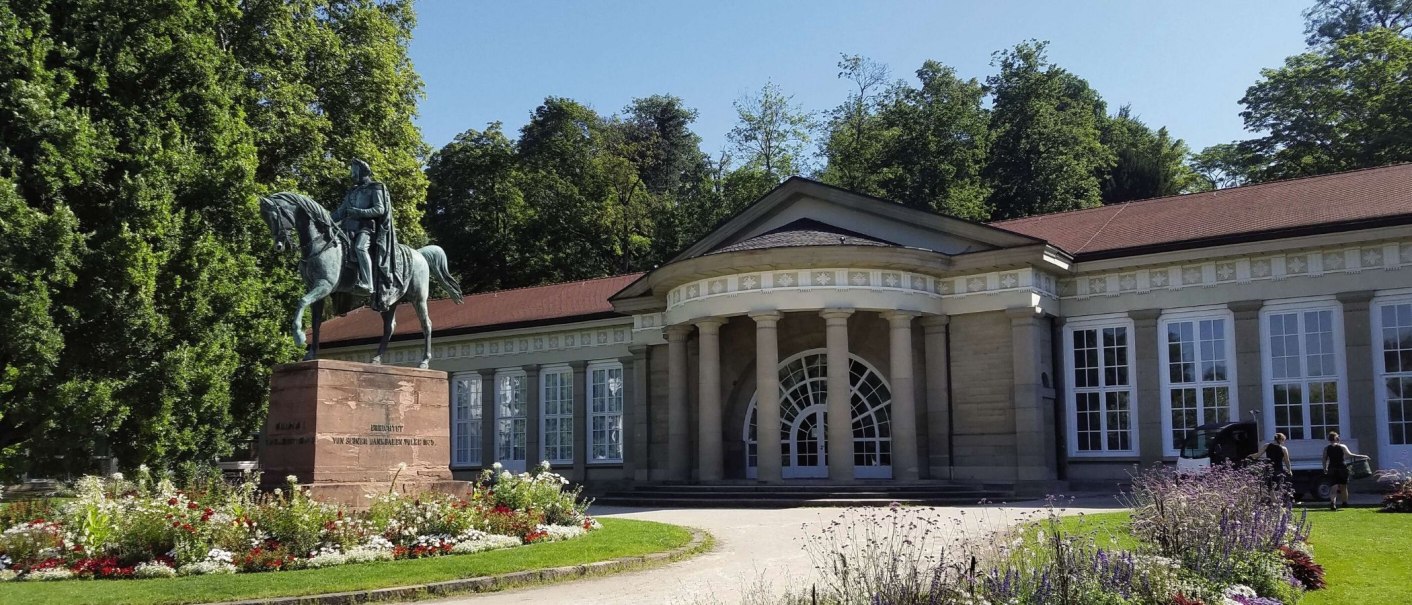 The Kursaal in the Stuttgart-Bad Cannstatt spa gardens with an equestrian statue in the foreground and flowerbeds in bloom., &copy; Stuttgart-Marketing GmbH
