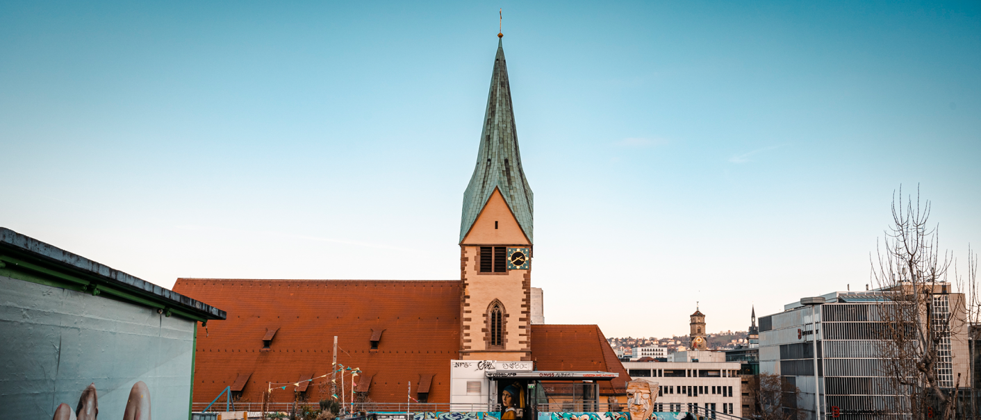 Blick vom obersten Parkdeck des Züblin-Parkhauses auf die St. Leonhardskirche., © Stuttgart-Marketing GmbH, Sarah Schmid
