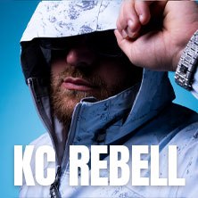 Person with hood and sunglasses raises his fist. The background is blue and the lettering 'KC REBELL' is prominent in the foreground., © links im Bild Person with hood and sunglasses raises his fist. The background is blue and the lettering 'KC REBELL' is prominent in the foreground., © links im Bild