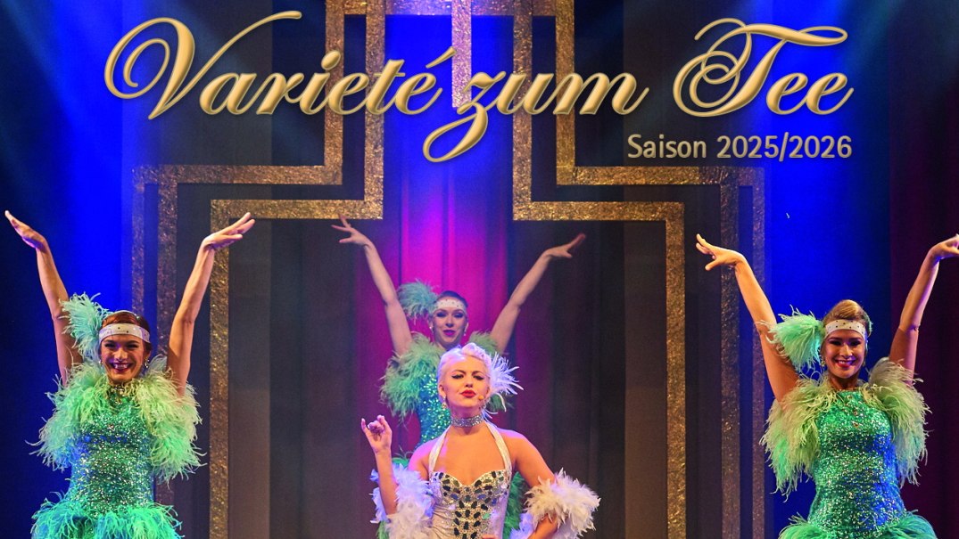 Four dancers in glittering costumes on a stage. The lettering 'Variet&eacute; zum Tee Saison 2025/2026' can be seen at the top., &copy; Friedrichsbau Variet&eacute;