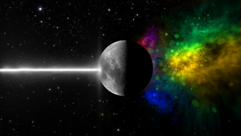 Ein Planet im Weltraum wird von einem wei&szlig;en Lichtstrahl getroffen, der auf der anderen Seite in ein buntes Farbspektrum explodiert., &copy; Planetarium Stuttgart, Starlight Productions