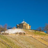 The burial chapel on W&uuml;rttemberg is enthroned on a snow-covered hill, surrounded by vineyards under a clear blue sky., &copy; Stuttgart-Marketing GmbH, Sarah Schmid