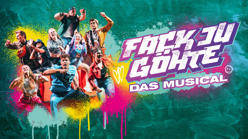 Buntes Plakat f&uuml;r 'Fack Ju G&ouml;hte &ndash; Das Musical' mit energiegeladenen Darstellern vor einem farbenfrohen Hintergrund., &copy; links im Bild