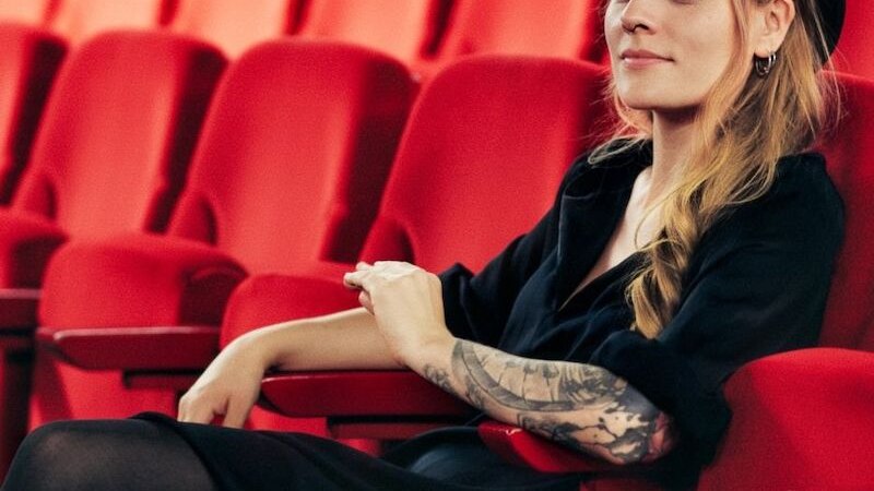 LACHEN & LAUSCHEN - Laura Braun: Vom Weg ab, © Renitenztheater Stuttgart e.V. LACHEN & LAUSCHEN - Laura Braun: Vom Weg ab, © Renitenztheater Stuttgart e.V.