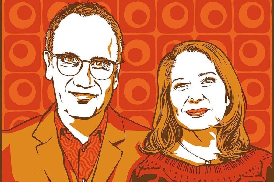 Illustration von zwei Personen vor einem orangefarbenen, geometrischen Hintergrund mit Kreismuster., © Illustration: Kat Menschik