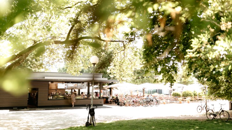 Beer garden in the Schlossgarten, &copy; Anna Scognamillo