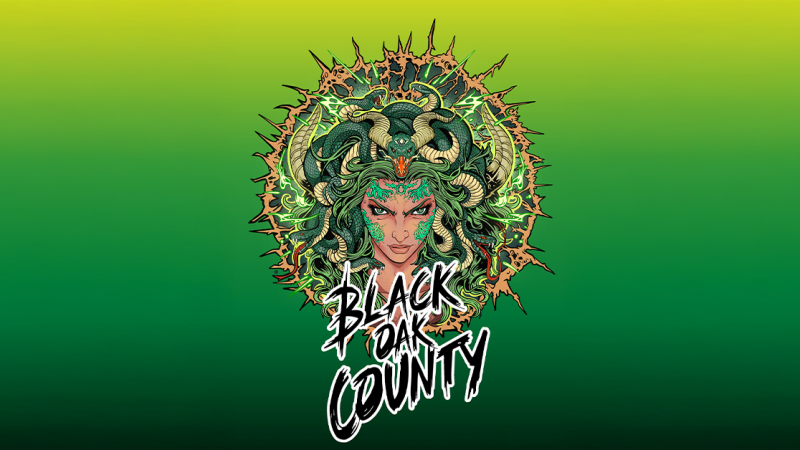 Illustration einer Frau mit Schlangen im Haar und Hörnern vor einem grünen Hintergrund. Der Text 'Black Oak County' ist darunter zu sehen., © links im Bild Illustration einer Frau mit Schlangen im Haar und Hörnern vor einem grünen Hintergrund. Der Text 'Black Oak County' ist darunter zu sehen., © links im Bild