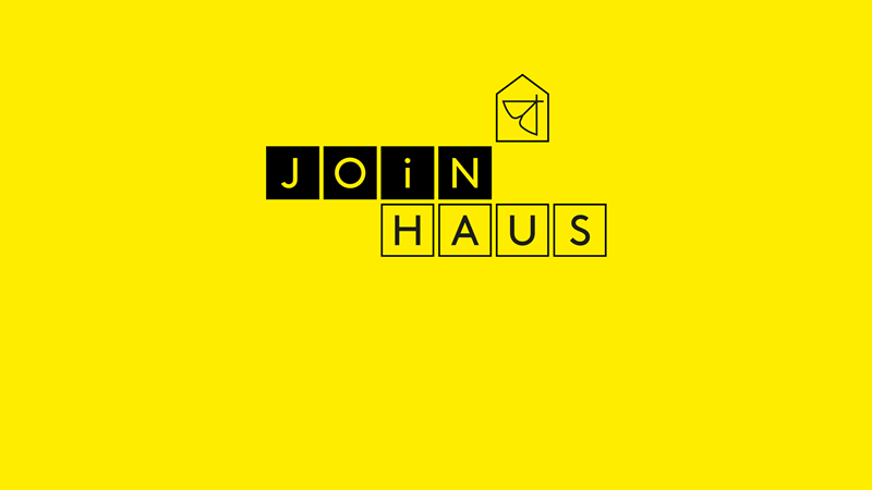 Logo mit dem Schriftzug 'JOIN HAUS' in schwarzen und weißen Buchstaben auf gelbem Hintergrund. Ein kleines Haus-Symbol ist integriert., © Württembergische Staatstheater Stuttgart Logo mit dem Schriftzug 'JOIN HAUS' in schwarzen und weißen Buchstaben auf gelbem Hintergrund. Ein kleines Haus-Symbol ist integriert., © Württembergische Staatstheater Stuttgart
