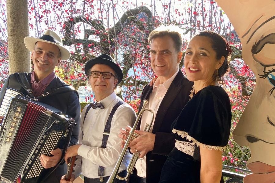 PaperMoon Swing Combo, © Theater La Lune Stuttgart PaperMoon Swing Combo, © Theater La Lune Stuttgart