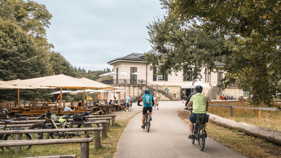 Vesperbänkle vorm Bärenschlössle, © Stuttgart-Marketing GmbH, Sarah Schmid
