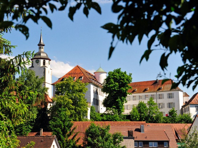 Historic building with tower and red roofs, surrounded by trees. Museum of everyday culture., &copy; Landesmuseum W&uuml;rttemberg