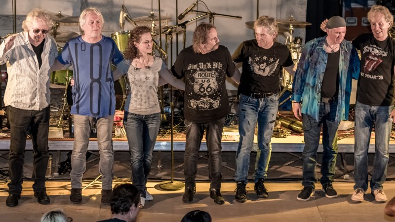 Bandfoto von BUT STONES, &copy; But Stones