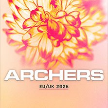 Stilisiertes Blumenmotiv in warmen Farben mit dem Text 'ARCHERS EU/UK 2026'., &copy; links im Bild