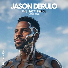 Jason Derulo auf dem Cover seiner 'The Last Dance World Tour', mit einem futuristischen, metallischen Look vor blauem Himmel., &copy; links im Bild