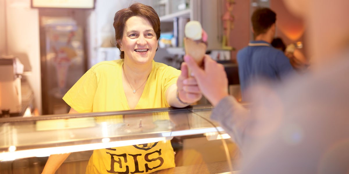 Owner of ice cream parlor Pinguin: Esther Weeber-Kirschenlohr, © Stuttgart-Marketing GmbH/Jean-Claude Winkler