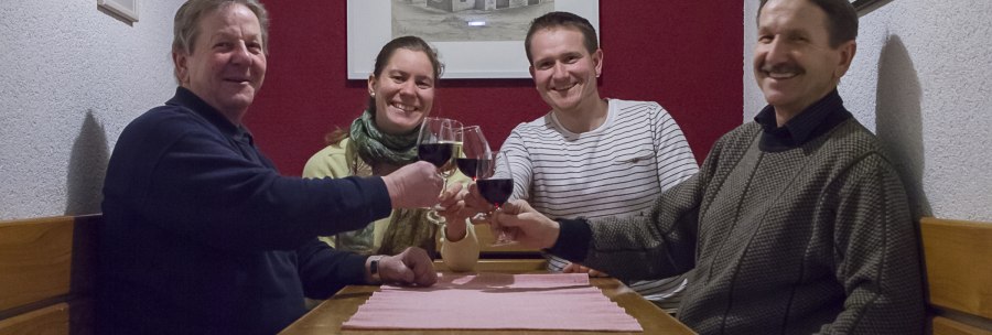 Dr' Emil pub, &copy; 70469R!