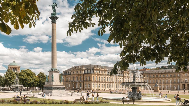 Stuttgart's Schlossplatz features the Jubilee Column and the New Palace. People are enjoying the sunny day, while trees line the square., © SMG Stuttgart Marketing GmbH - Sarah Schmid Stuttgart's Schlossplatz features the Jubilee Column and the New Palace. People are enjoying the sunny day, while trees line the square., © SMG Stuttgart Marketing GmbH - Sarah Schmid
