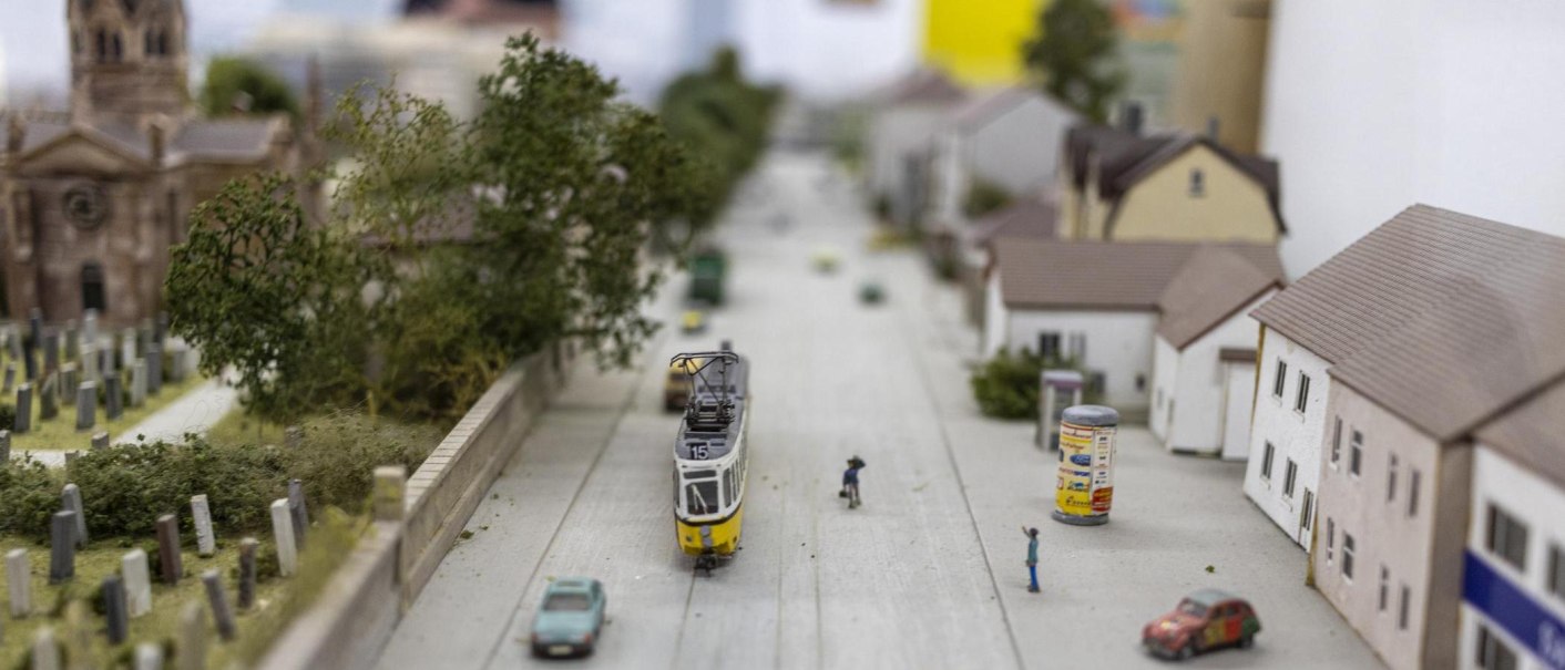 Miniaturstadt mit einer Stra&szlig;enbahn, kleinen H&auml;usern und einer Kirche im Hintergrund. Detailreiche Darstellung von Stra&szlig;en und Vegetation., &copy; Stuttgart-Marketing GmbH, Sarah Schmid