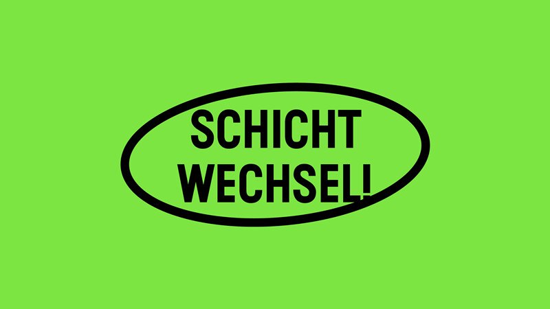 Schwarzer Text 'Schichtwechsel!' in einem ovalen Rahmen auf grünem Hintergrund., © Württembergische Staatstheater Stuttgart