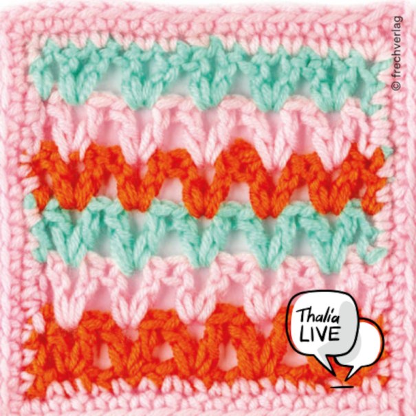 Ein buntes Granny Square mit Streifen in Rosa, T&uuml;rkis und Orange, verziert mit einem Thalia LIVE Logo., &copy; Thalia Deutschland GmbH & Co. KG