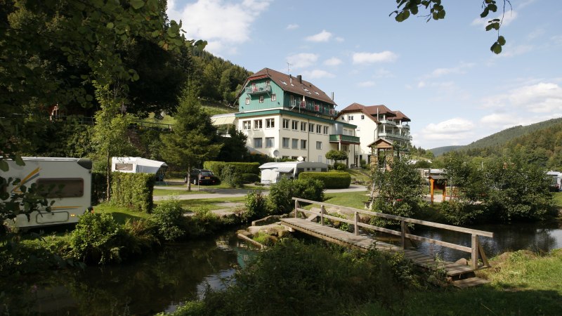 Das Family Resort Kleinenzhof in Bad Wildbad, © Family Resort Kleinenzhof Blick in den Nord Schwarzwald