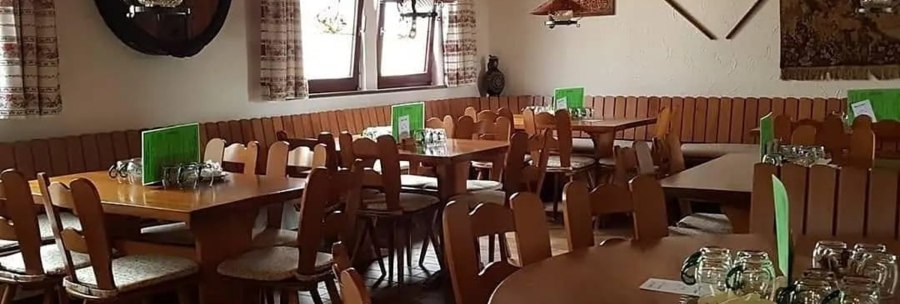 Cosy dining room with wooden tables and chairs, rustic décor, green menus on the tables, windows with curtains., © Weinbau Glock und Sohn GbR Cosy dining room with wooden tables and chairs, rustic décor, green menus on the tables, windows with curtains., © Weinbau Glock und Sohn GbR
