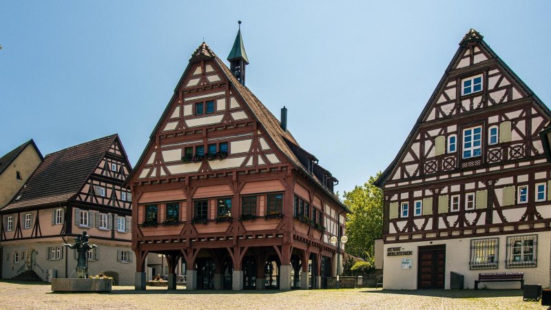 Half-timbered houses in the old town of Plochingen, including the historic town hall. The buildings can be seen when the sky is clear and the sun is shining., © Stuttgart-Marketing GmbH, Sarah Schmid Half-timbered houses in the old town of Plochingen, including the historic town hall. The buildings can be seen when the sky is clear and the sun is shining., © Stuttgart-Marketing GmbH, Sarah Schmid