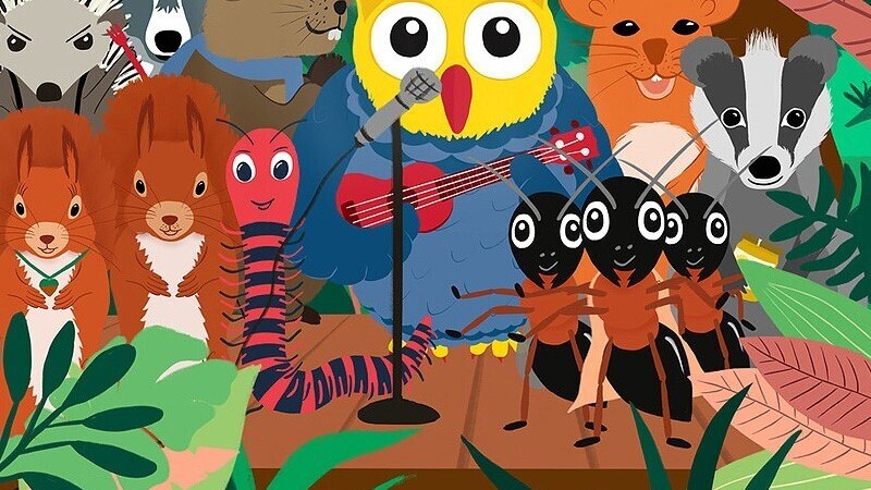 Eine bunte Gruppe von Tieren, darunter eine Eule mit Gitarre, versammelt sich im Wald. Sie stehen auf einer Bühne, umgeben von Pflanzen., © Theaterhaus Stuttgart e.V. Eine bunte Gruppe von Tieren, darunter eine Eule mit Gitarre, versammelt sich im Wald. Sie stehen auf einer Bühne, umgeben von Pflanzen., © Theaterhaus Stuttgart e.V.