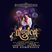 Ein Plakat f&uuml;r 'Magical Sing Along' zeigt ein Schloss mit Feuerwerk. Es werden Disney-Klassiker wie 'Die Sch&ouml;ne und das Biest' und 'Die Eisk&ouml;nigin' erw&auml;hnt., &copy; links im Bild