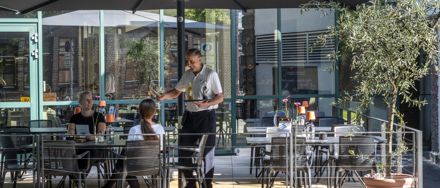 Caf&eacute; terrace, &copy; Maritim Hotelgesellschaft mbH