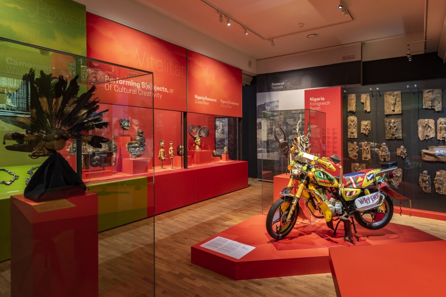 Blick in die Ausstellung "Wo ist Afrika?", © Linden-Museum Stuttgart, Foto: Dominik Drasdow