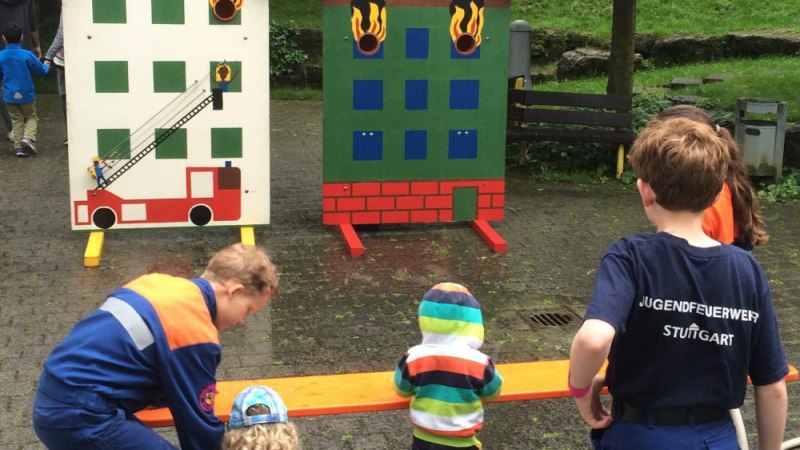 Eine Spritzwand mit Wasserspielen darf natürlich nicht fehlen., © Feuerwehr Riedenberg Eine Spritzwand mit Wasserspielen darf natürlich nicht fehlen., © Feuerwehr Riedenberg