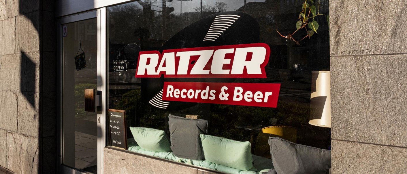 Shop window with large sticker "Ratzer Records & Beer"., &copy; SMG, Sarah Schmid