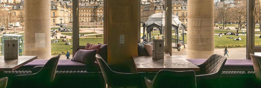View from Caf&eacute; K&ouml;nigsbau onto a lively square with historic buildings and a pavilion. People relaxing on the lawn., &copy; SMG Stuttgart Marketing GmbH - Sarah Schmid