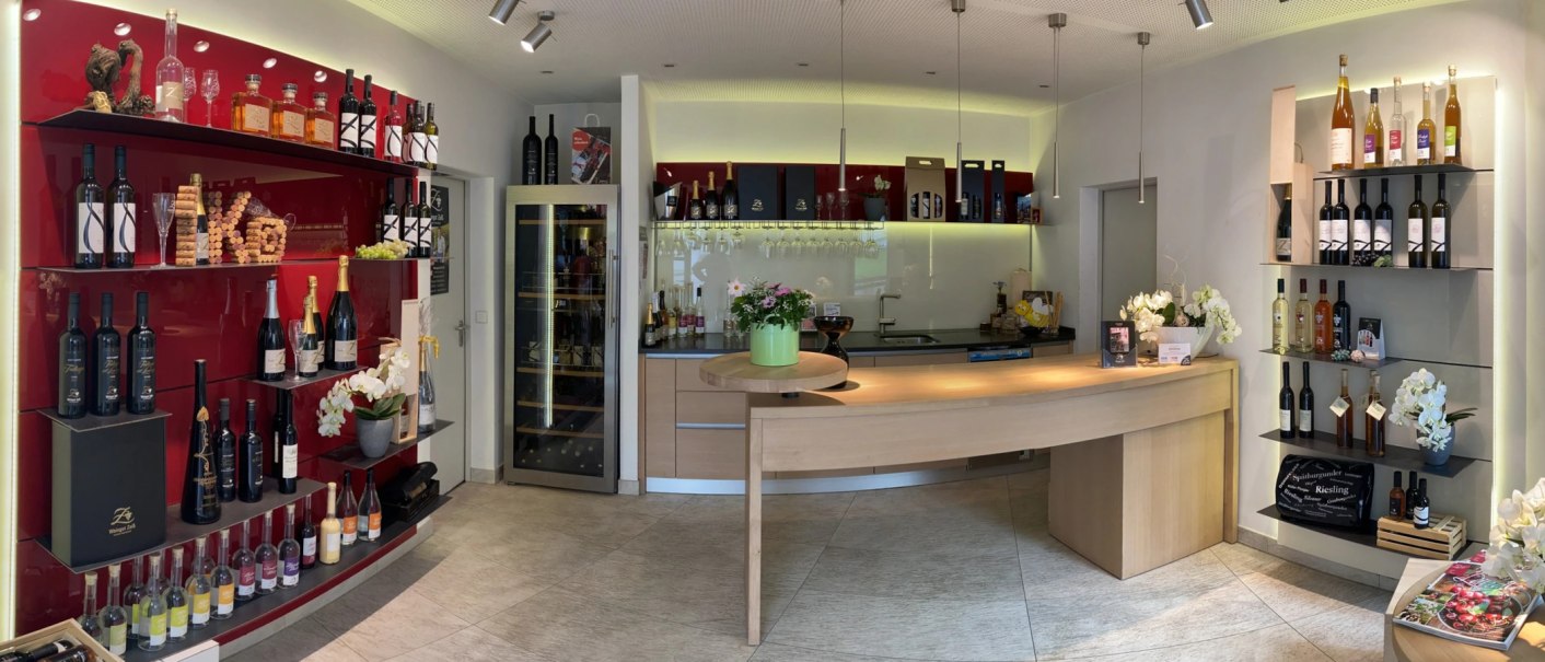 Modern wine bar with wine racks, bottles, glasses and decorations. Bright lighting and inviting ambience., © Weingut Zaiß Modern wine bar with wine racks, bottles, glasses and decorations. Bright lighting and inviting ambience., © Weingut Zaiß