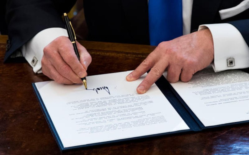 A Piece of History, © Doug Mills, The New York Times, Redux A Piece of History, © Doug Mills, The New York Times, Redux