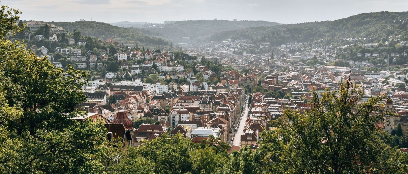 Panoramic view of Stuttgart from Weißenburgpark, with many houses and green hills in the background., © Stuttgart-Marketing GmbH Romeo Felsenreich Panoramic view of Stuttgart from Weißenburgpark, with many houses and green hills in the background., © Stuttgart-Marketing GmbH Romeo Felsenreich