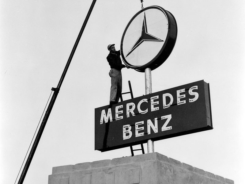 Mercedesstern am Hauptbahnhof Stuttgart, © Daimler AG