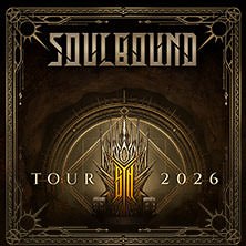 Albumcover der Band Soulbound f&uuml;r die sYn Tour 2026 mit einem metallischen, dekorativen Design und Schriftzug., &copy; links im Bild