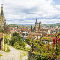 A panoramic view of Esslingen, with vineyards in the foreground and historic buildings in the background, under a cloudy sky., &copy; SMG Stuttgart Marketing GmbH - Sarah Schmid