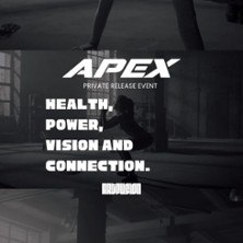 Schwarz-Weiß-Bild mit dem Text 'Apex Private Release Event'. Im Hintergrund sind schemenhaft Personen in Bewegung zu erkennen., © links im Bild Schwarz-Weiß-Bild mit dem Text 'Apex Private Release Event'. Im Hintergrund sind schemenhaft Personen in Bewegung zu erkennen., © links im Bild