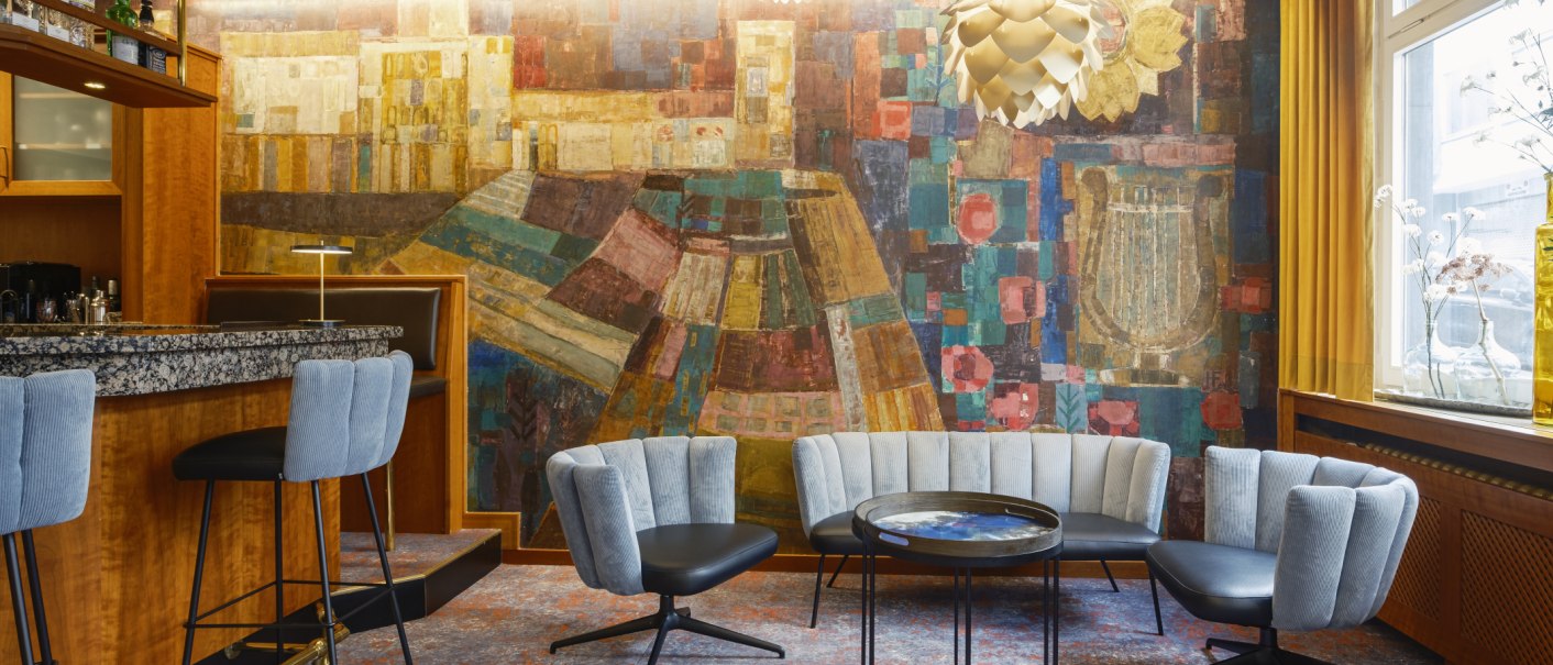 Lobby mit Wandbild, &copy; Hotel Wartburg