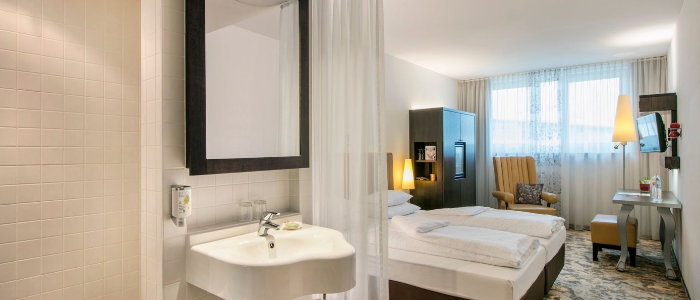 Comfort Zimmer mit offenem Badezimmer, © ARCOTEL Hotels Comfort Zimmer mit offenem Badezimmer, © ARCOTEL Hotels