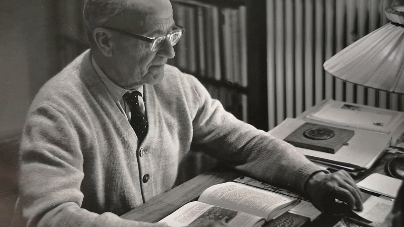 Emil Gemeinder an seinem Schreibtisch, Anfang der 1960er Jahre, &copy; Foto: privat