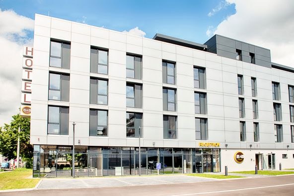 Hotel exterior view, &copy; B&B Hotel Stuttgart-Neckarhafen