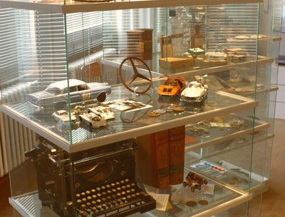 Vitrine im Ortsmuseum Untertürkheim/Rotenberg, © Enslin Vitrine im Ortsmuseum Untertürkheim/Rotenberg, © Enslin