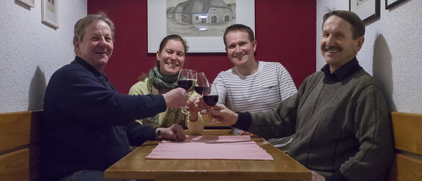 Dr' Emil pub, © 70469R! Dr' Emil pub, © 70469R!