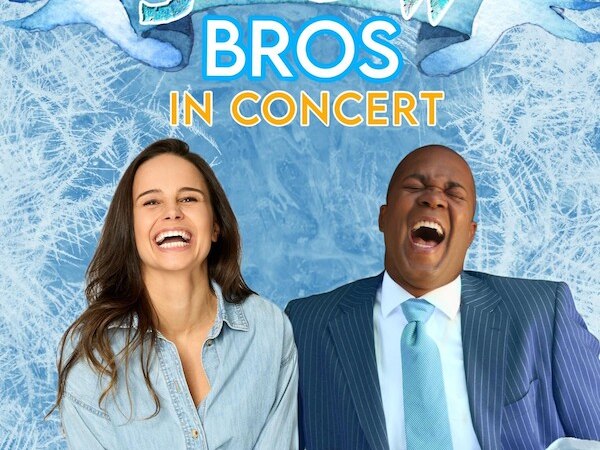 Zwei lachende Personen vor einem eisigen Hintergrund. Der Schriftzug 'Snow Bros in Concert' ist prominent zu sehen., &copy; Wilhelma Theater