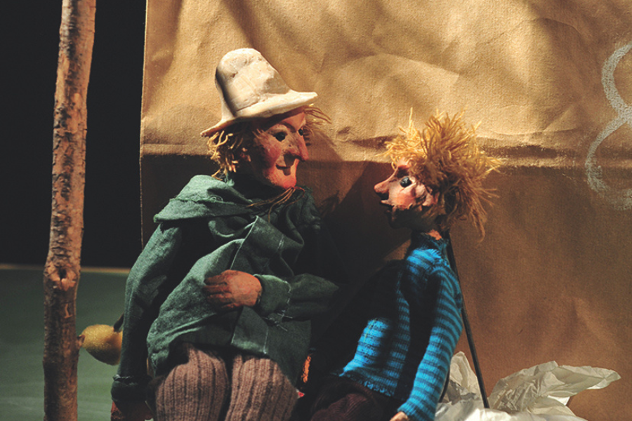 Moritz trifft den geheimnisvollen Herrn Röslein., © Figurentheater Unterwegs Moritz trifft den geheimnisvollen Herrn Röslein., © Figurentheater Unterwegs