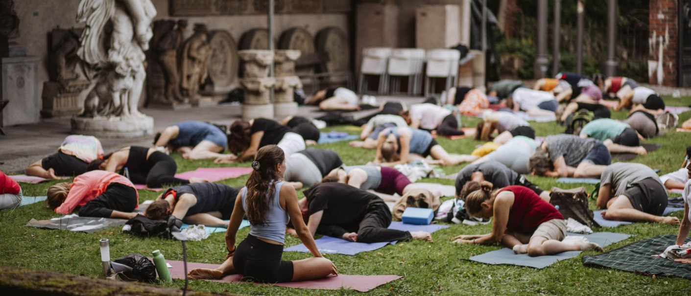 Yoga, Leise-Festival, © Städtisches Lapidarium, Foto Celine Warta Yoga, Leise-Festival, © Städtisches Lapidarium, Foto Celine Warta